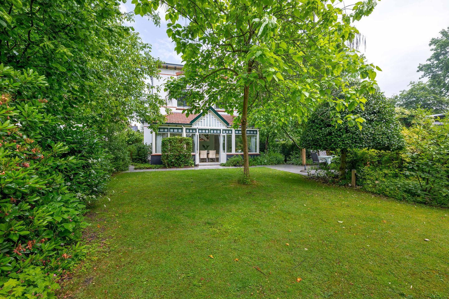 Characteristic Detached Villa 'Lucht en Licht' from 1910 with Modern Comforts and Spacious Garden — 65