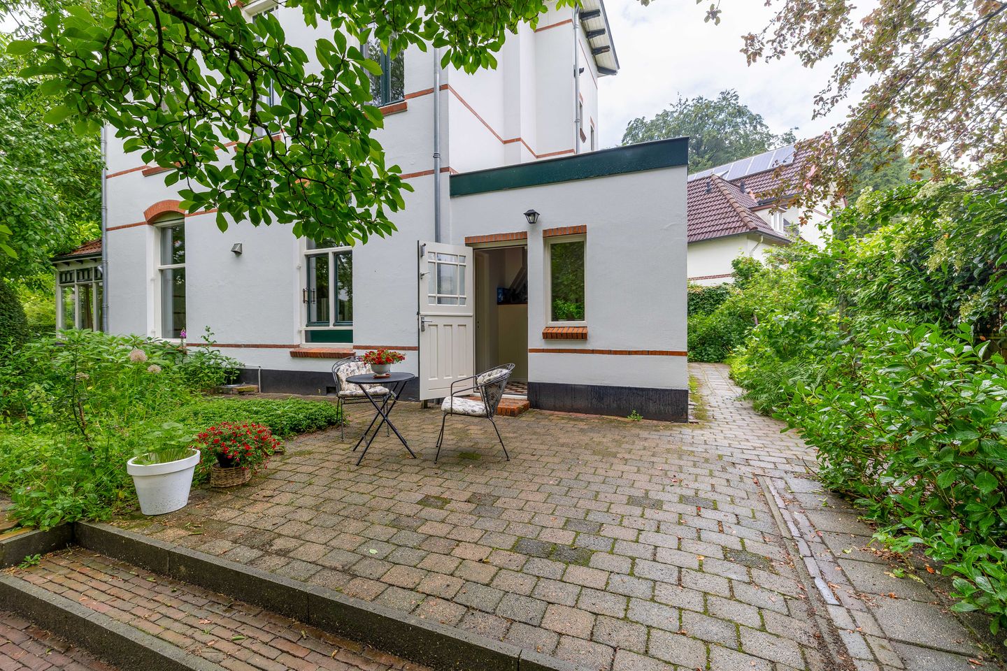 Characteristic Detached Villa 'Lucht en Licht' from 1910 with Modern Comforts and Spacious Garden — 49
