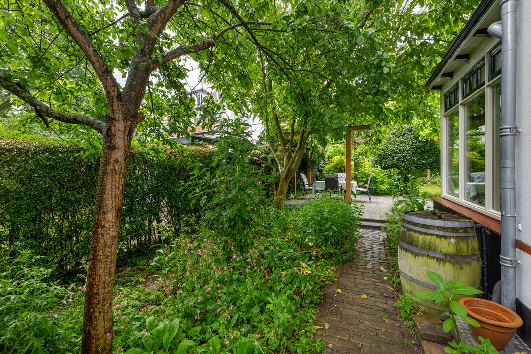 Characteristic Detached Villa 'Lucht en Licht' from 1910 with Modern Comforts and Spacious Garden — 56