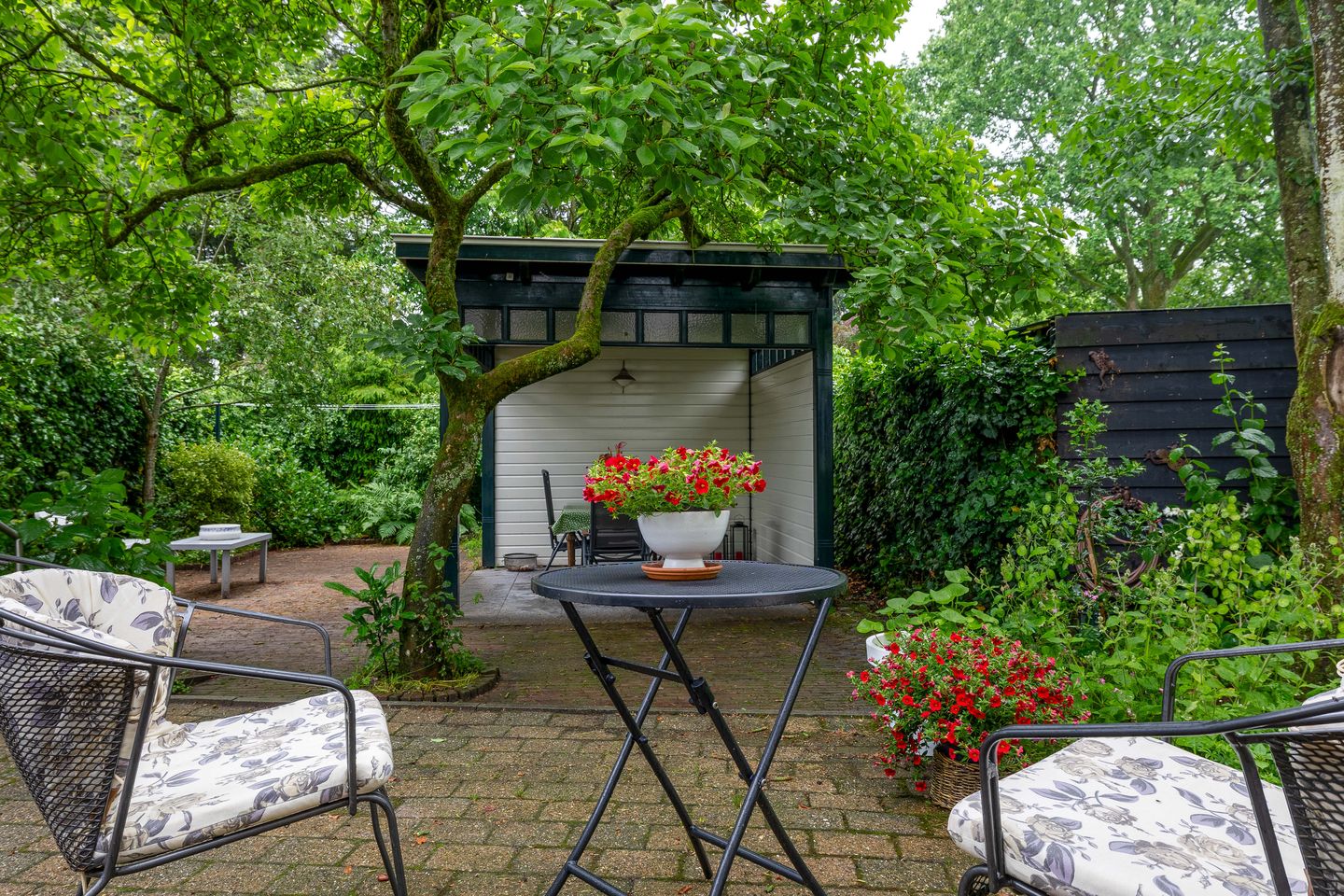 Characteristic Detached Villa 'Lucht en Licht' from 1910 with Modern Comforts and Spacious Garden — 50