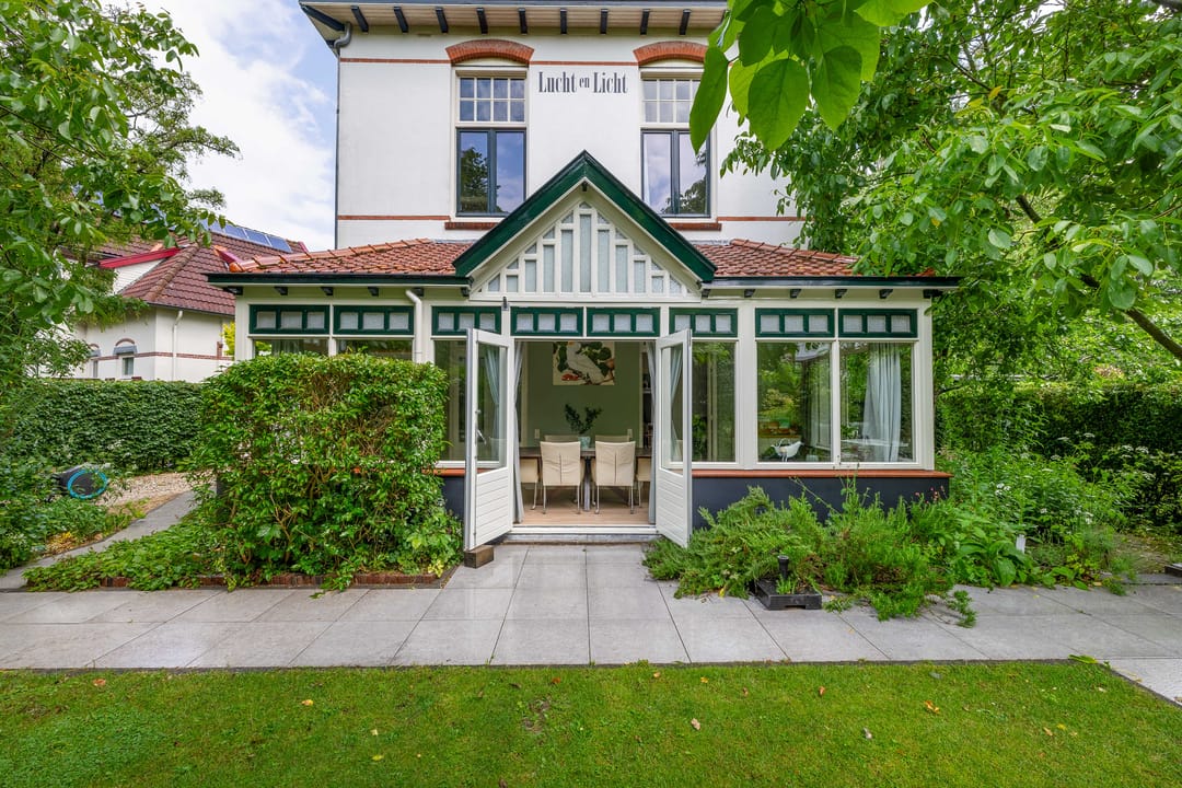 Characteristic Detached Villa 'Lucht en Licht' from 1910 with Modern Comforts and Spacious Garden — 68