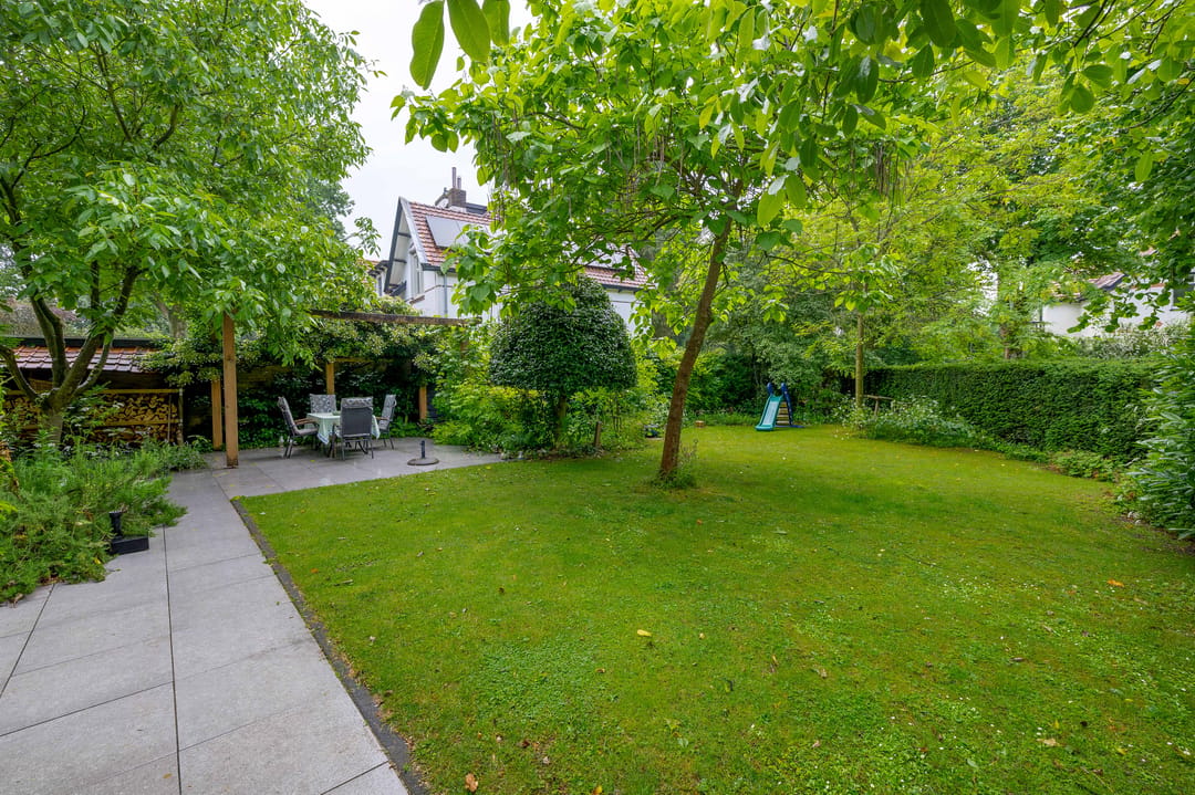 Characteristic Detached Villa 'Lucht en Licht' from 1910 with Modern Comforts and Spacious Garden — 62