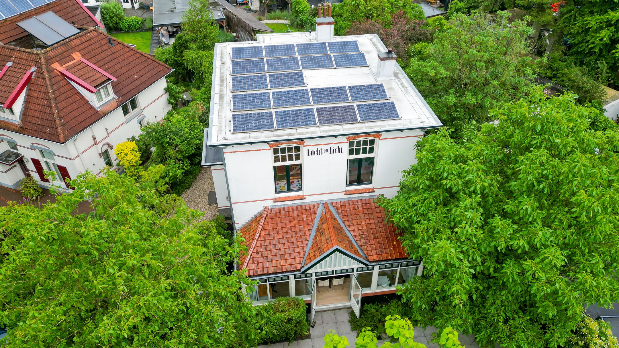 Characteristic Detached Villa 'Lucht en Licht' from 1910 with Modern Comforts and Spacious Garden — 72