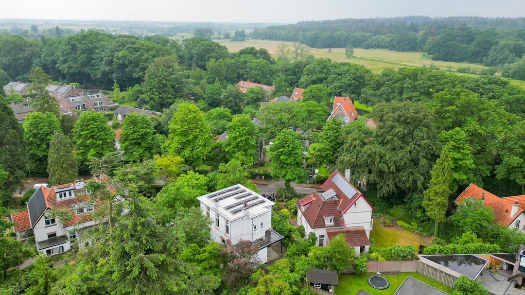 Characteristic Detached Villa 'Lucht en Licht' from 1910 with Modern Comforts and Spacious Garden — 71