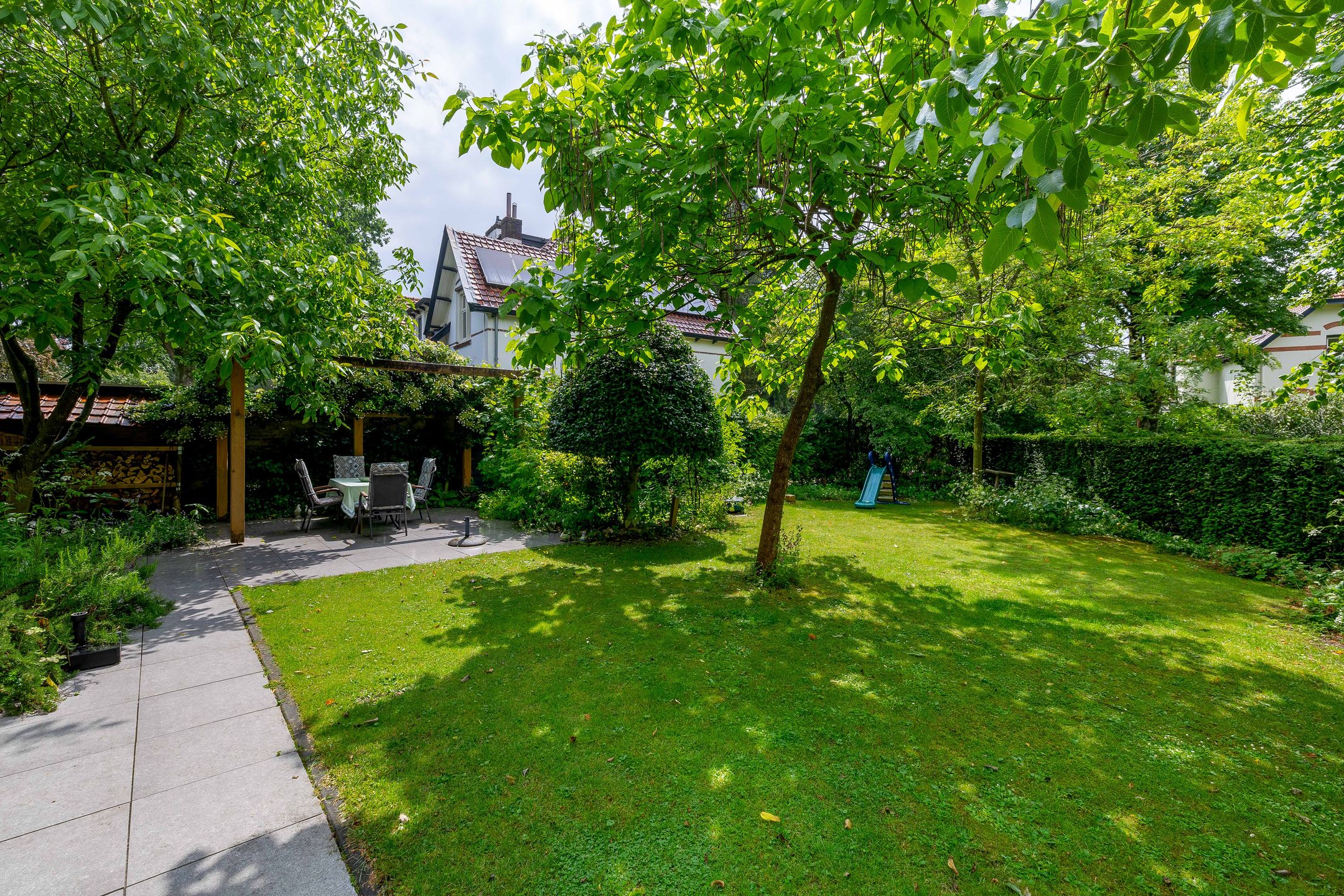 Characteristic Detached Villa 'Lucht en Licht' from 1910 with Modern Comforts and Spacious Garden — 69