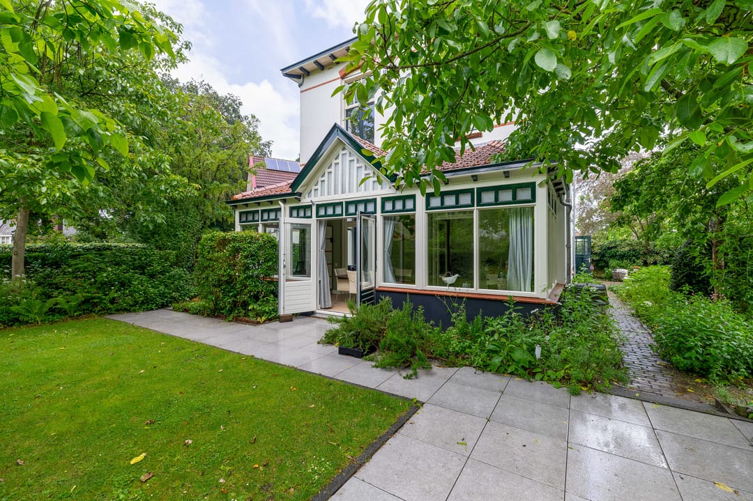 Characteristic Detached Villa 'Lucht en Licht' from 1910 with Modern Comforts and Spacious Garden — 61