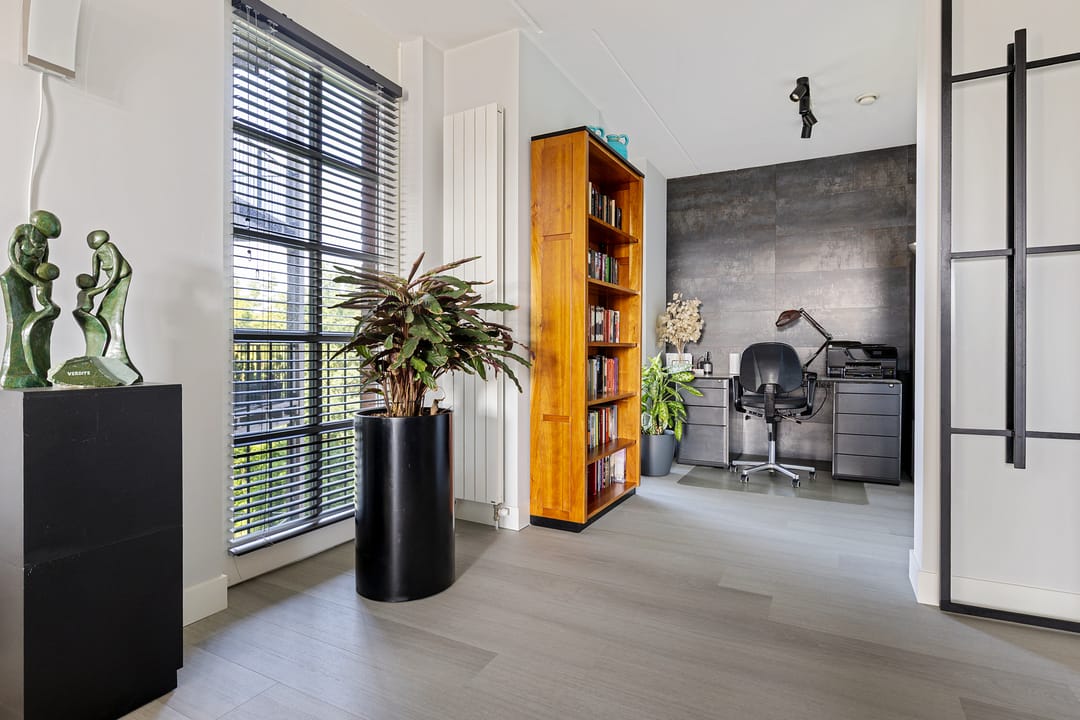 Luxury Castle Apartment with Three Terraces and Unobstructed Nature Views — 16