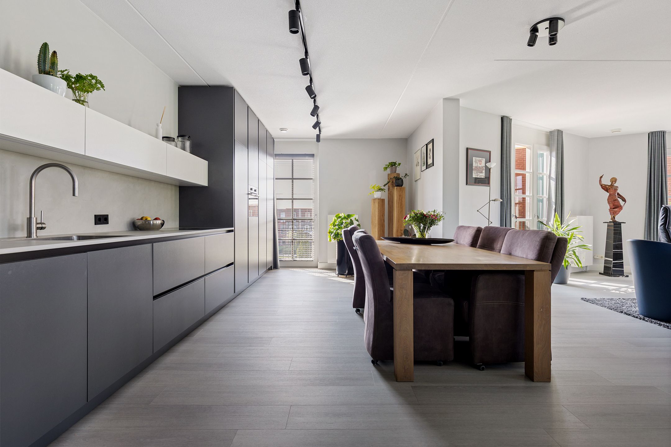 Luxury Castle Apartment with Three Terraces and Unobstructed Nature Views — 12