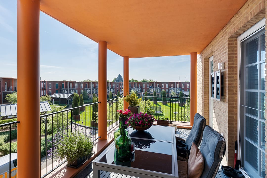 Luxury Castle Apartment with Three Terraces and Unobstructed Nature Views — 26