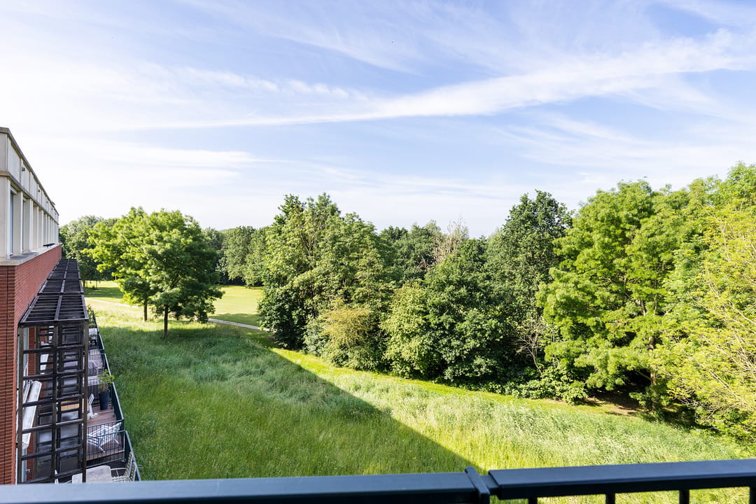 Luxury Castle Apartment with Three Terraces and Unobstructed Nature Views — 11