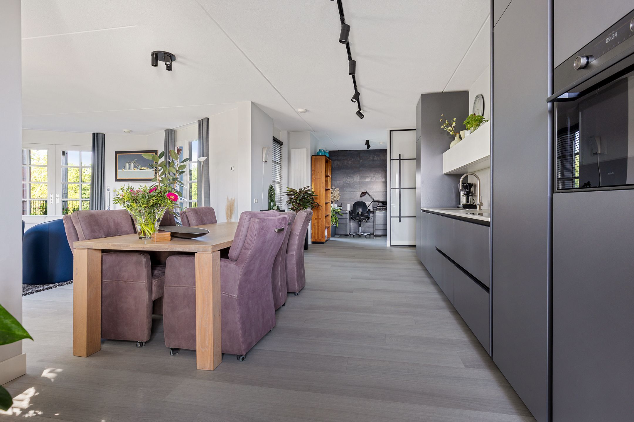 Luxury Castle Apartment with Three Terraces and Unobstructed Nature Views — 15