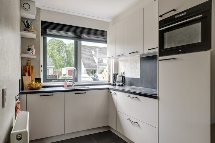 Photo 3 of Voorstuk 24
