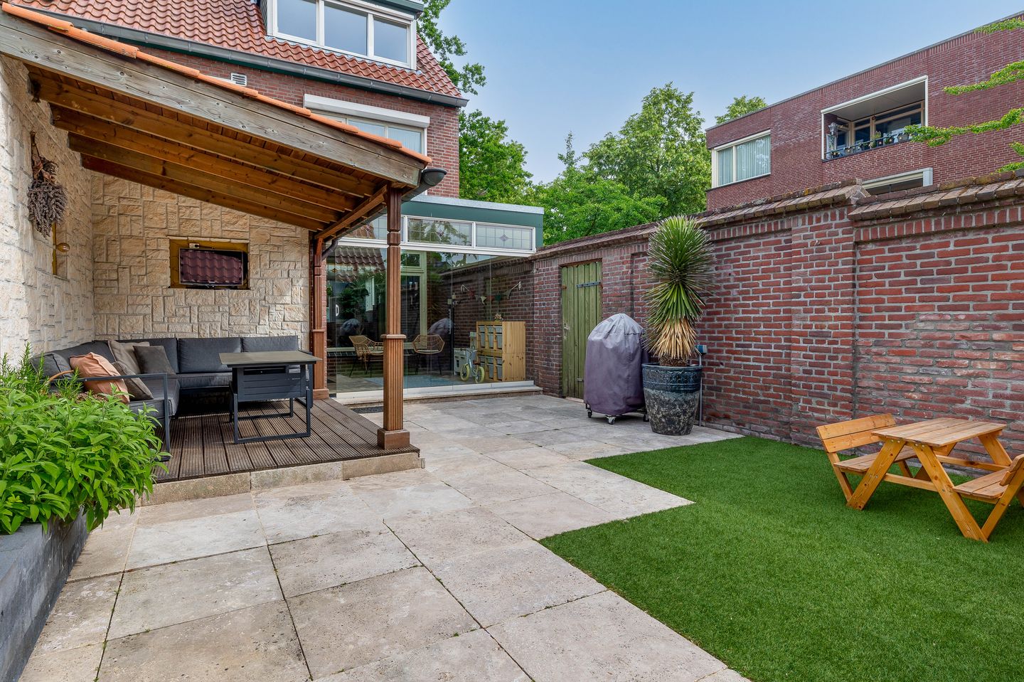 Spacious Corner Home with Two Bathrooms and South-Facing Garden in Schijndel — 14