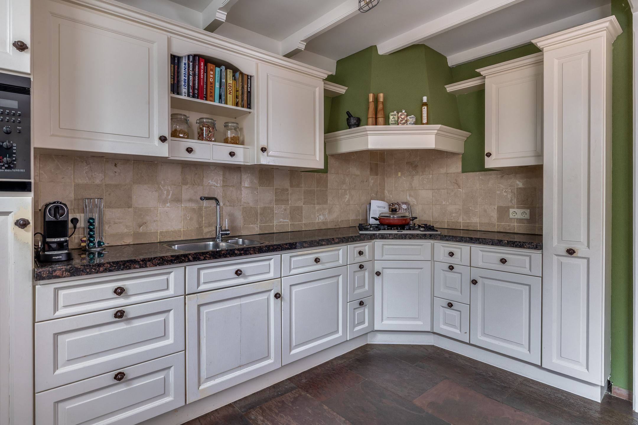 Spacious Corner Home with Two Bathrooms and South-Facing Garden in Schijndel — 9