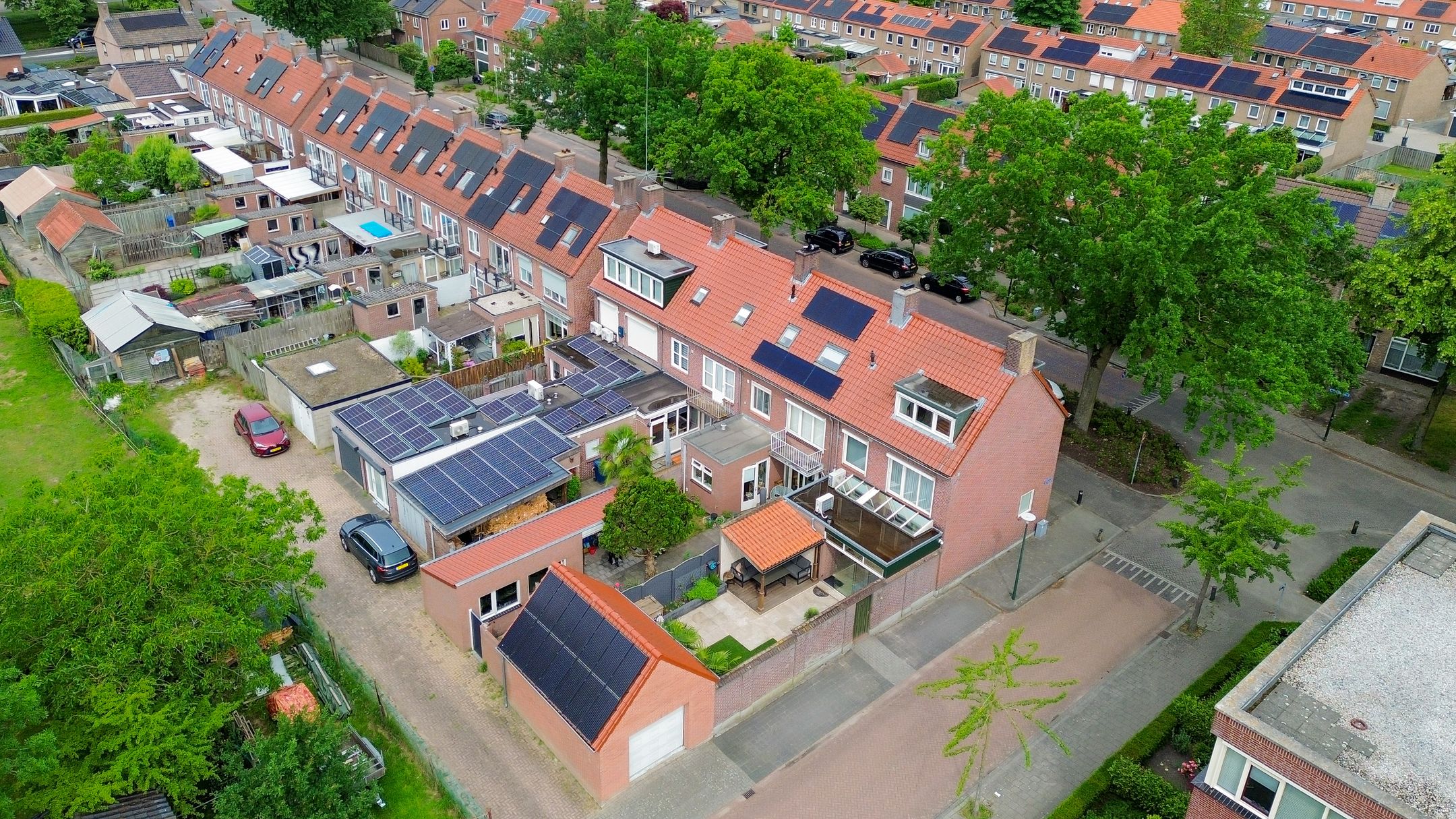 Spacious Corner Home with Two Bathrooms and South-Facing Garden in Schijndel — 33