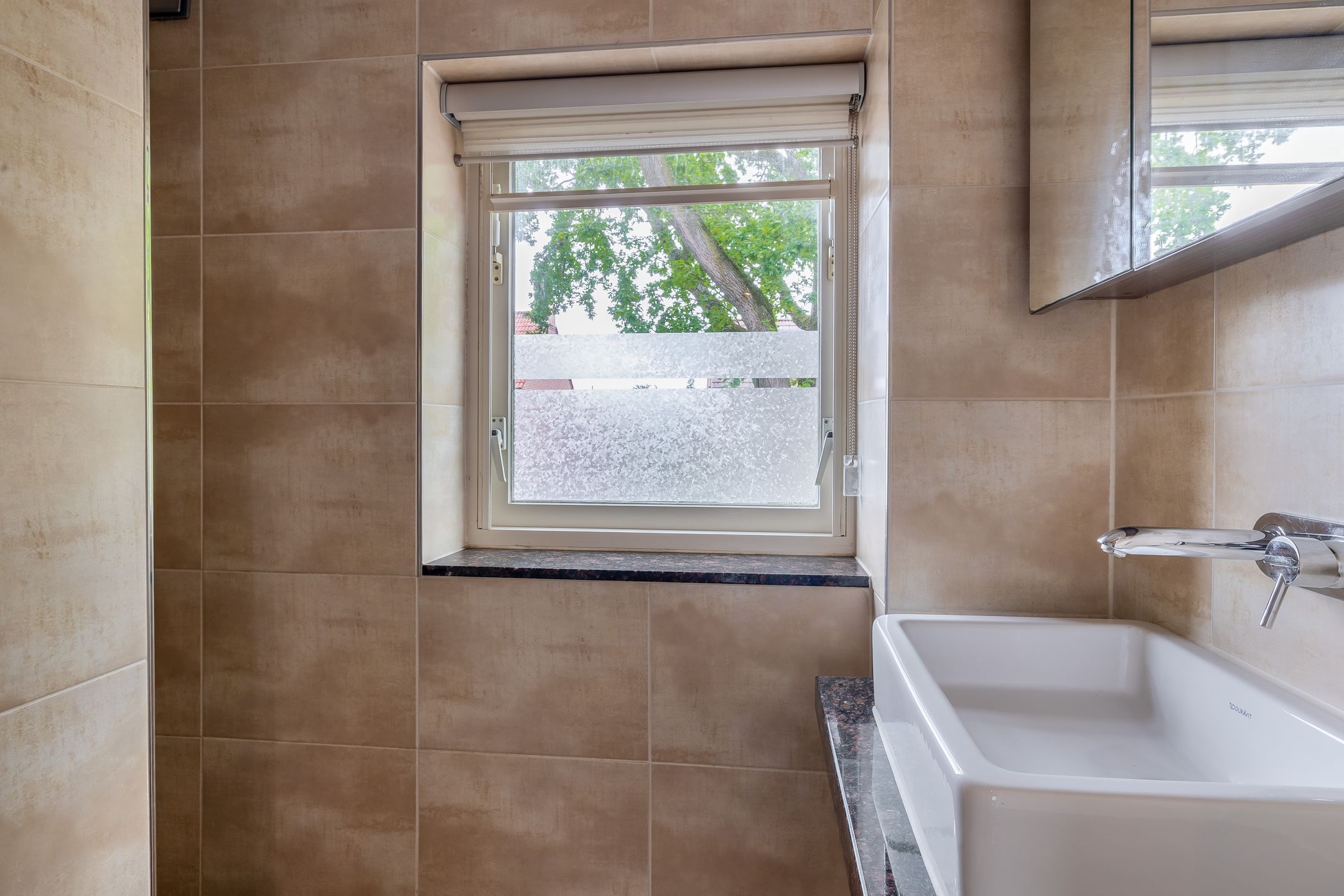 Spacious Corner Home with Two Bathrooms and South-Facing Garden in Schijndel — 24