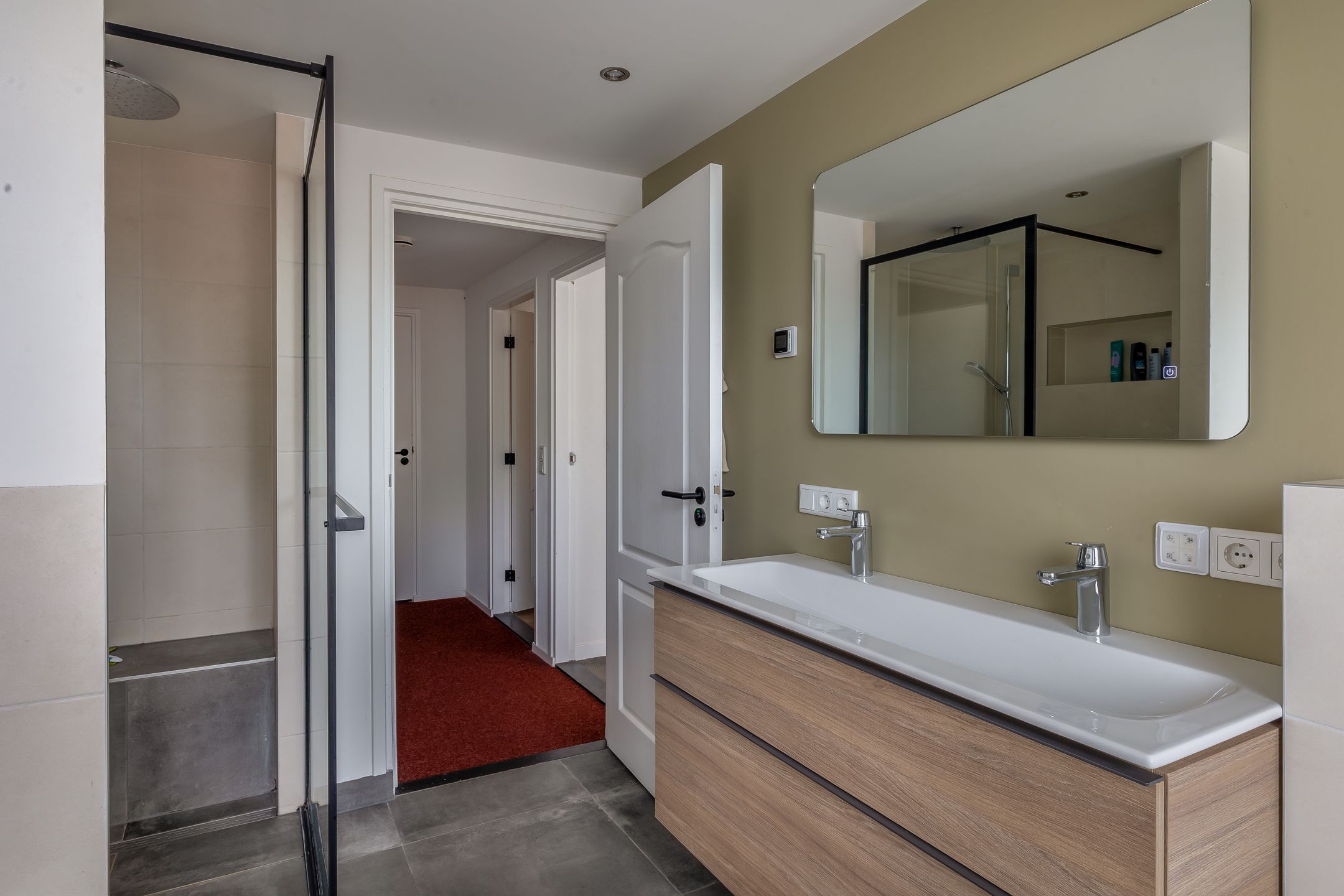 Spacious Corner Home with Two Bathrooms and South-Facing Garden in Schijndel — 21