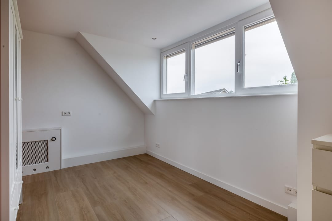 Spacious Corner Home with Two Bathrooms and South-Facing Garden in Schijndel — 28