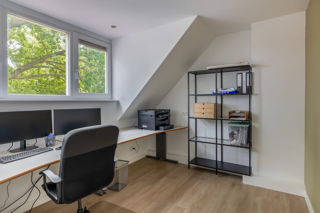 Spacious Corner Home with Two Bathrooms and South-Facing Garden in Schijndel — 26
