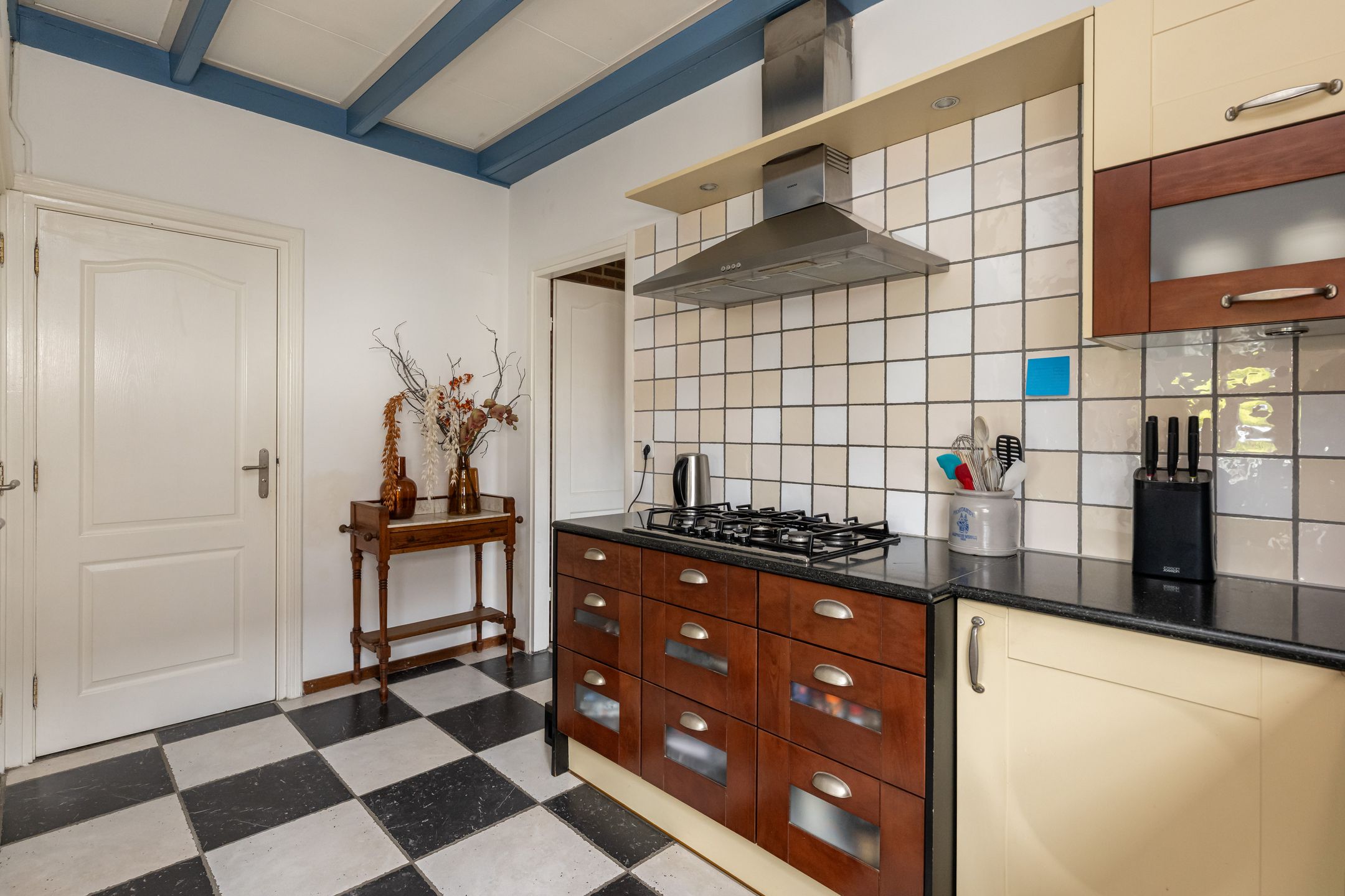 Spacious Former Farmhouse with Six Bedrooms and Open Polder Views — 15