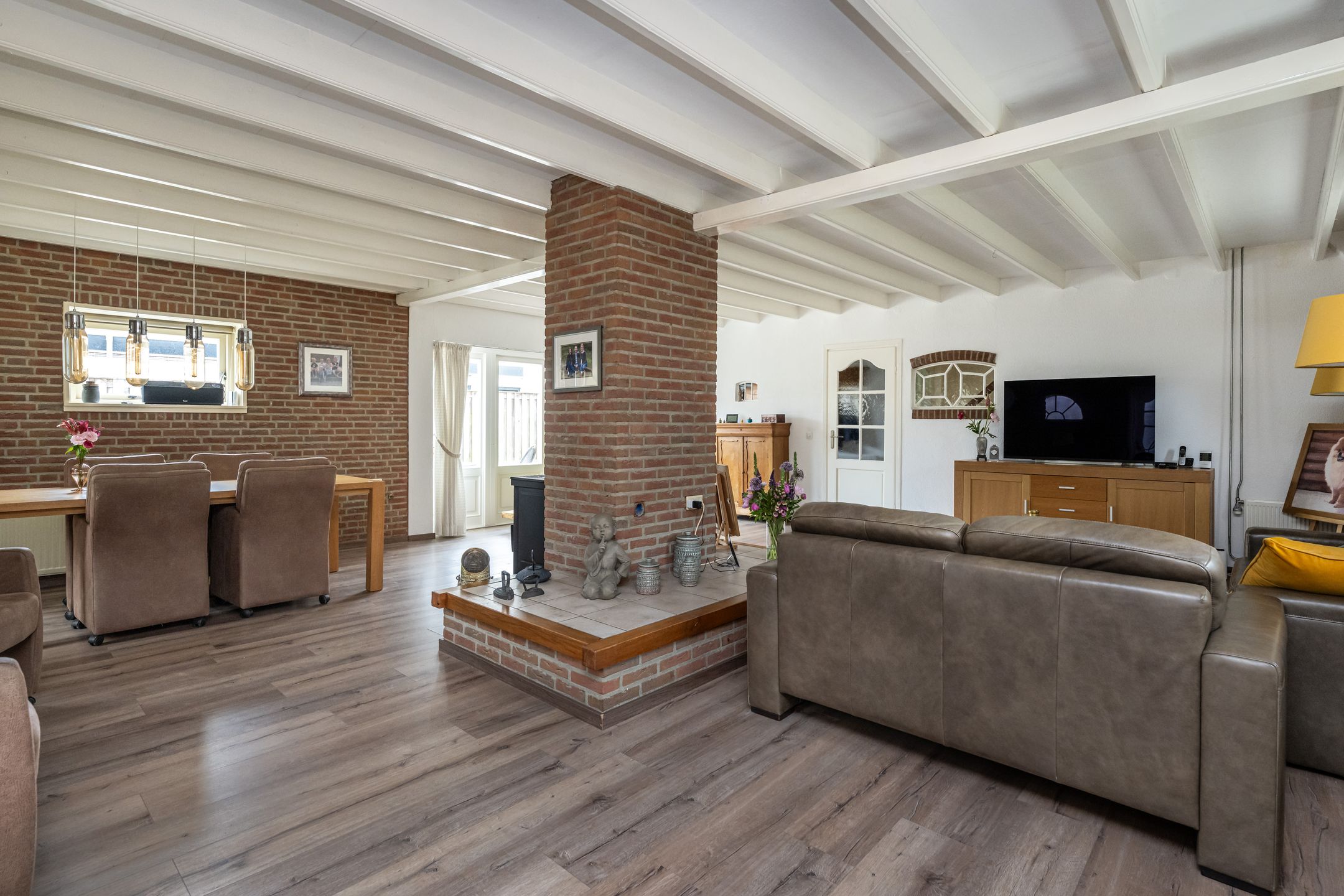 Spacious Former Farmhouse with Six Bedrooms and Open Polder Views — 9