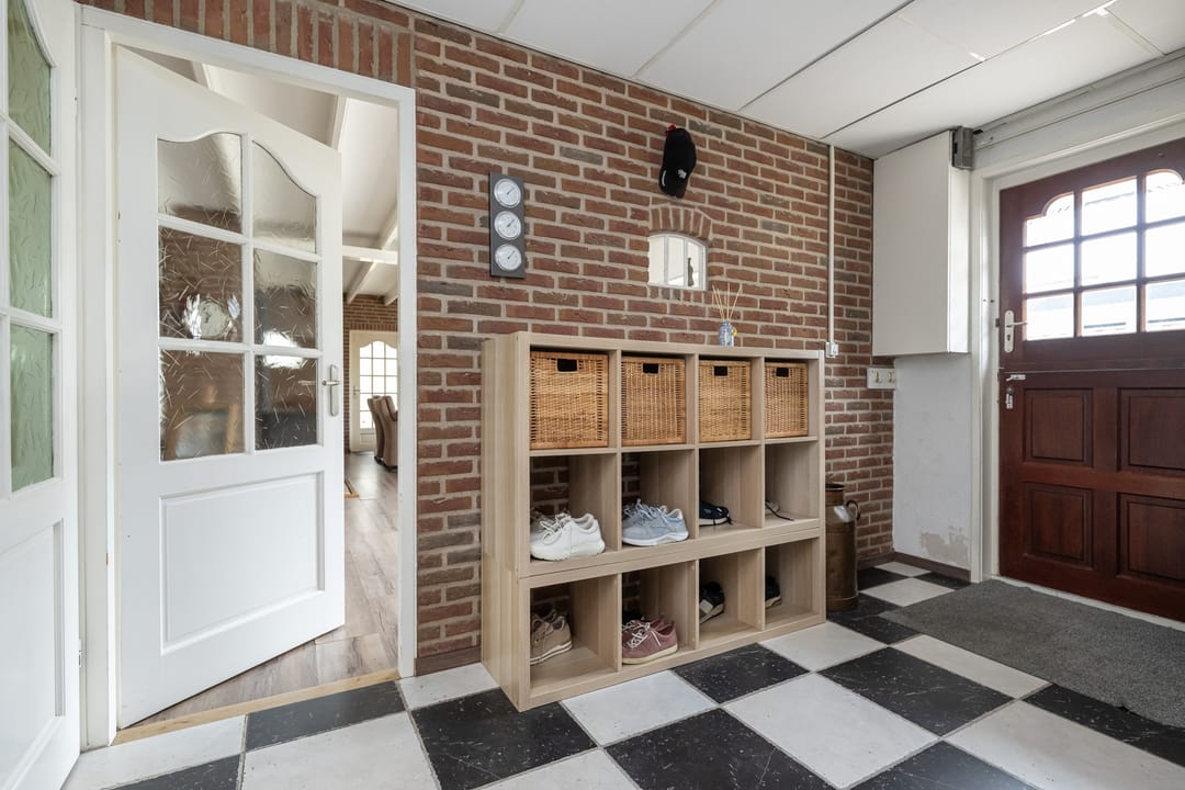 Spacious Former Farmhouse with Six Bedrooms and Open Polder Views — 7