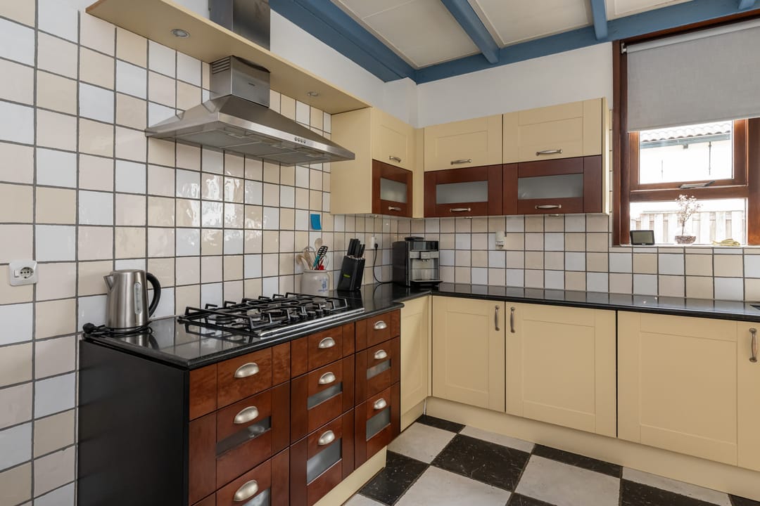 Spacious Former Farmhouse with Six Bedrooms and Open Polder Views — 16