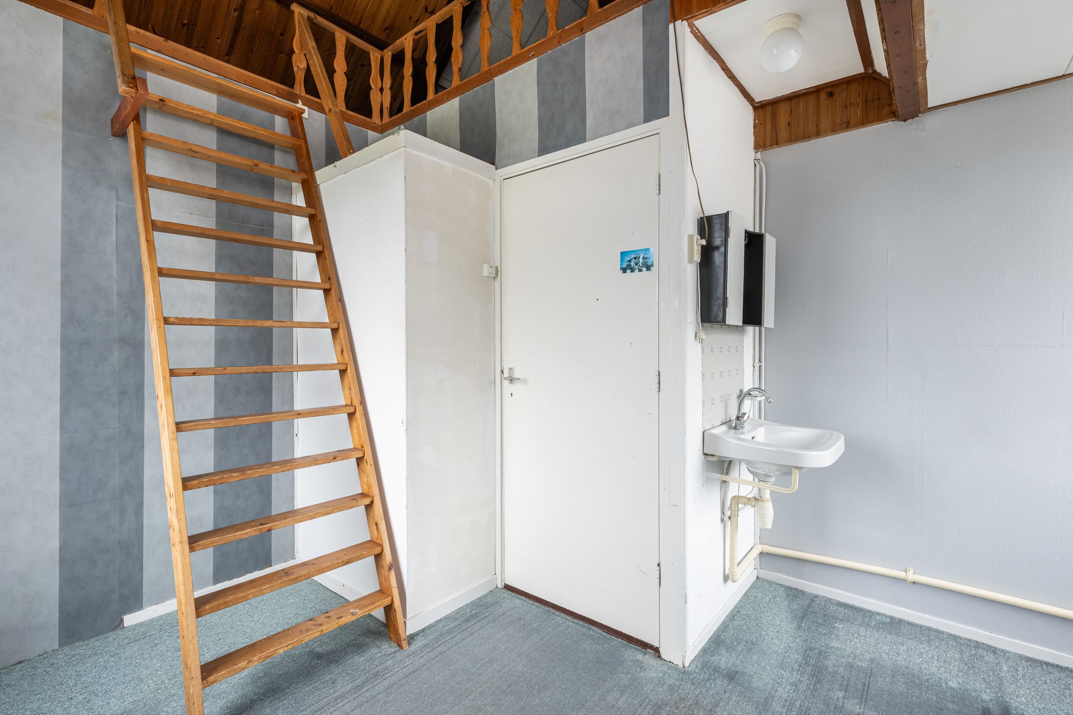 Spacious Former Farmhouse with Six Bedrooms and Open Polder Views — 39