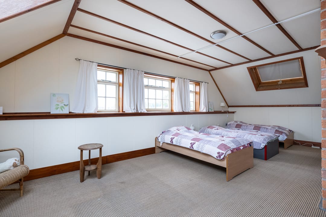 Spacious Former Farmhouse with Six Bedrooms and Open Polder Views — 31