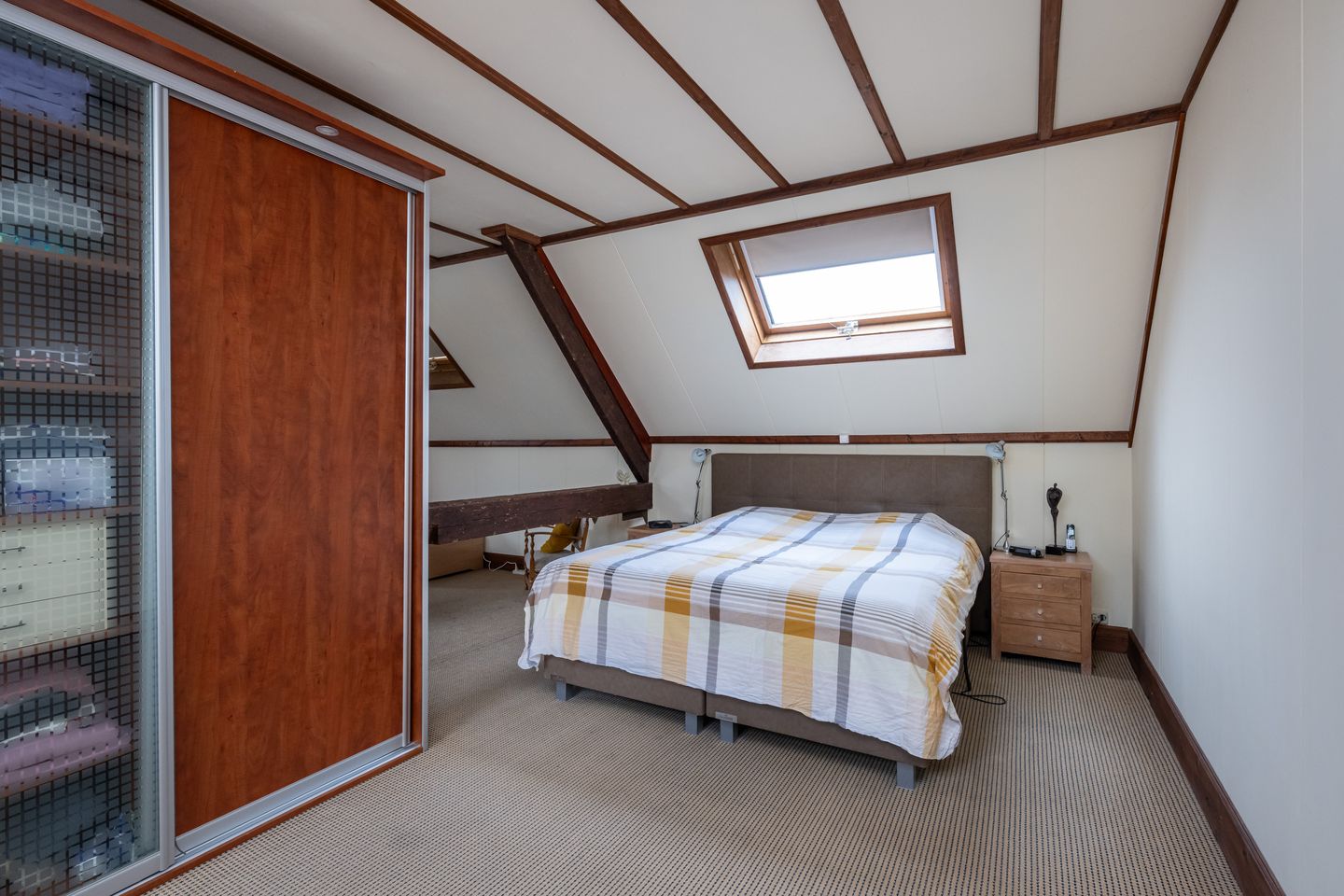 Spacious Former Farmhouse with Six Bedrooms and Open Polder Views — 29