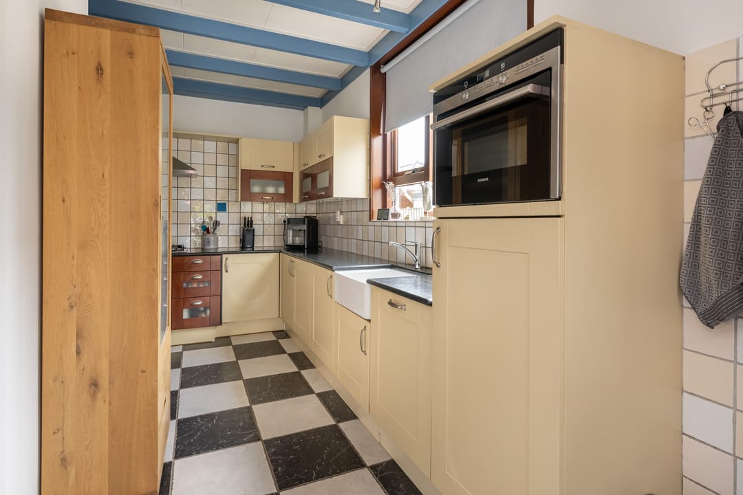 Spacious Former Farmhouse with Six Bedrooms and Open Polder Views — 17
