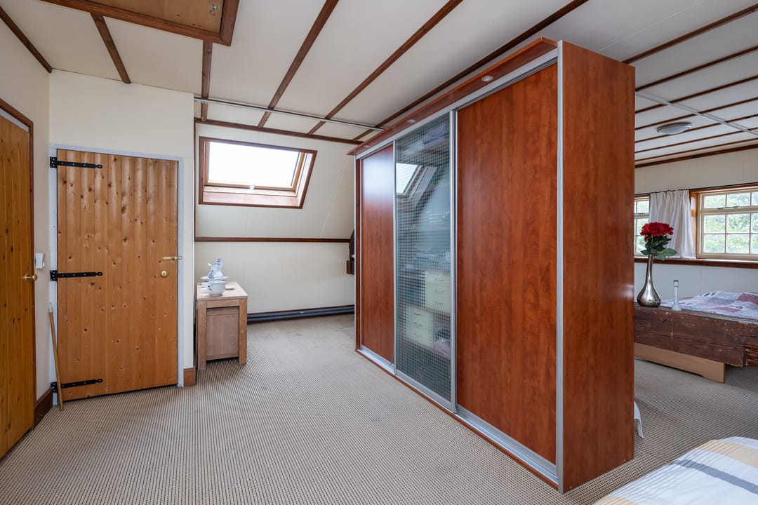 Spacious Former Farmhouse with Six Bedrooms and Open Polder Views — 32