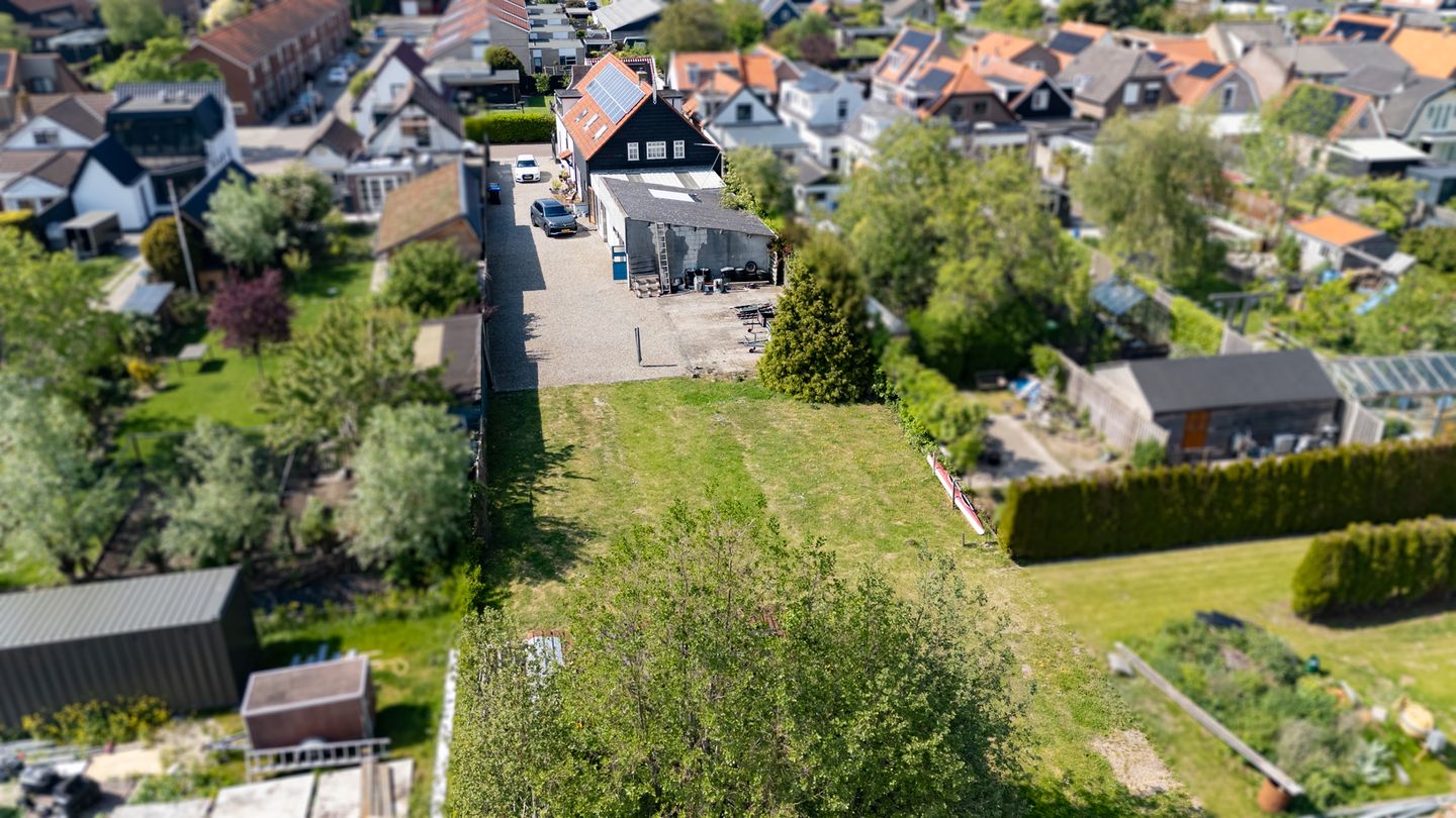 Spacious Former Farmhouse with Six Bedrooms and Open Polder Views — 44