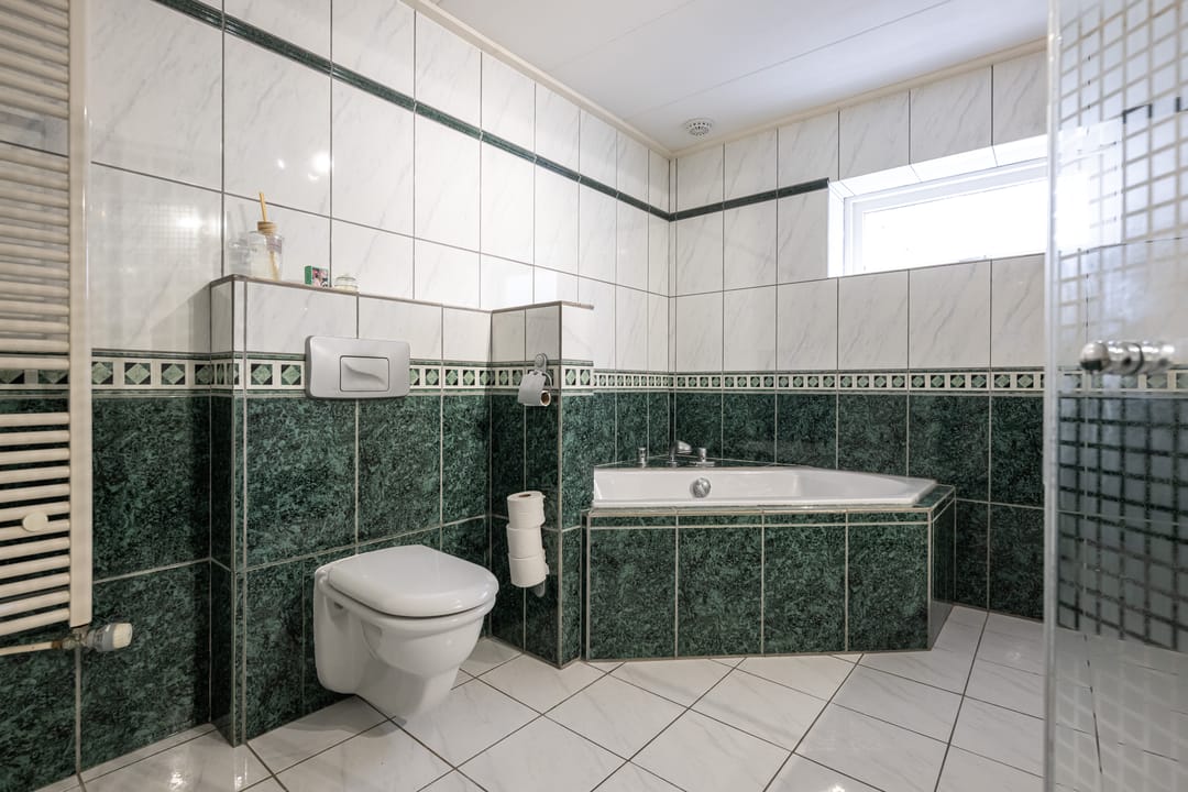 Spacious Former Farmhouse with Six Bedrooms and Open Polder Views — 26