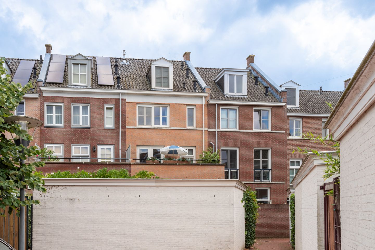 Spacious Townhouse with Eco Zone Views in Helmond — 29