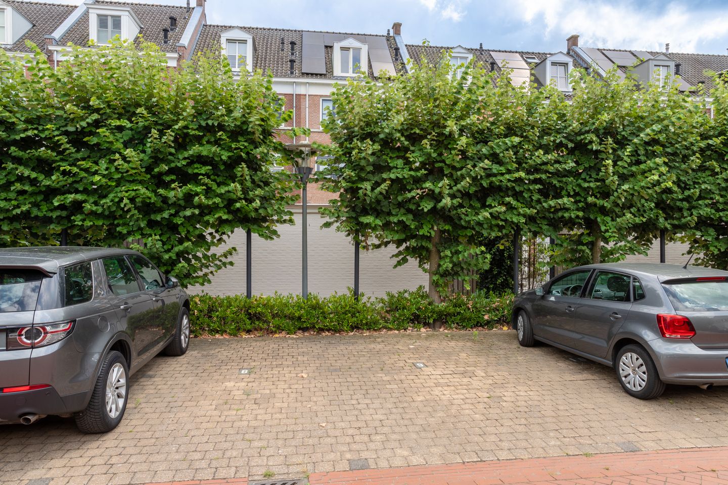 Spacious Townhouse with Eco Zone Views in Helmond — 35
