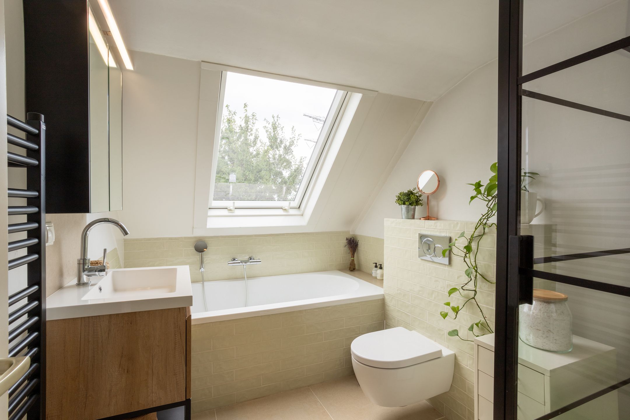 Spacious Townhouse with Eco Zone Views in Helmond — 27