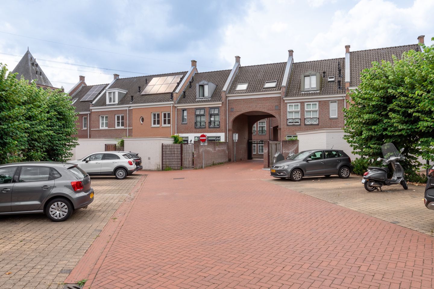 Spacious Townhouse with Eco Zone Views in Helmond — 34