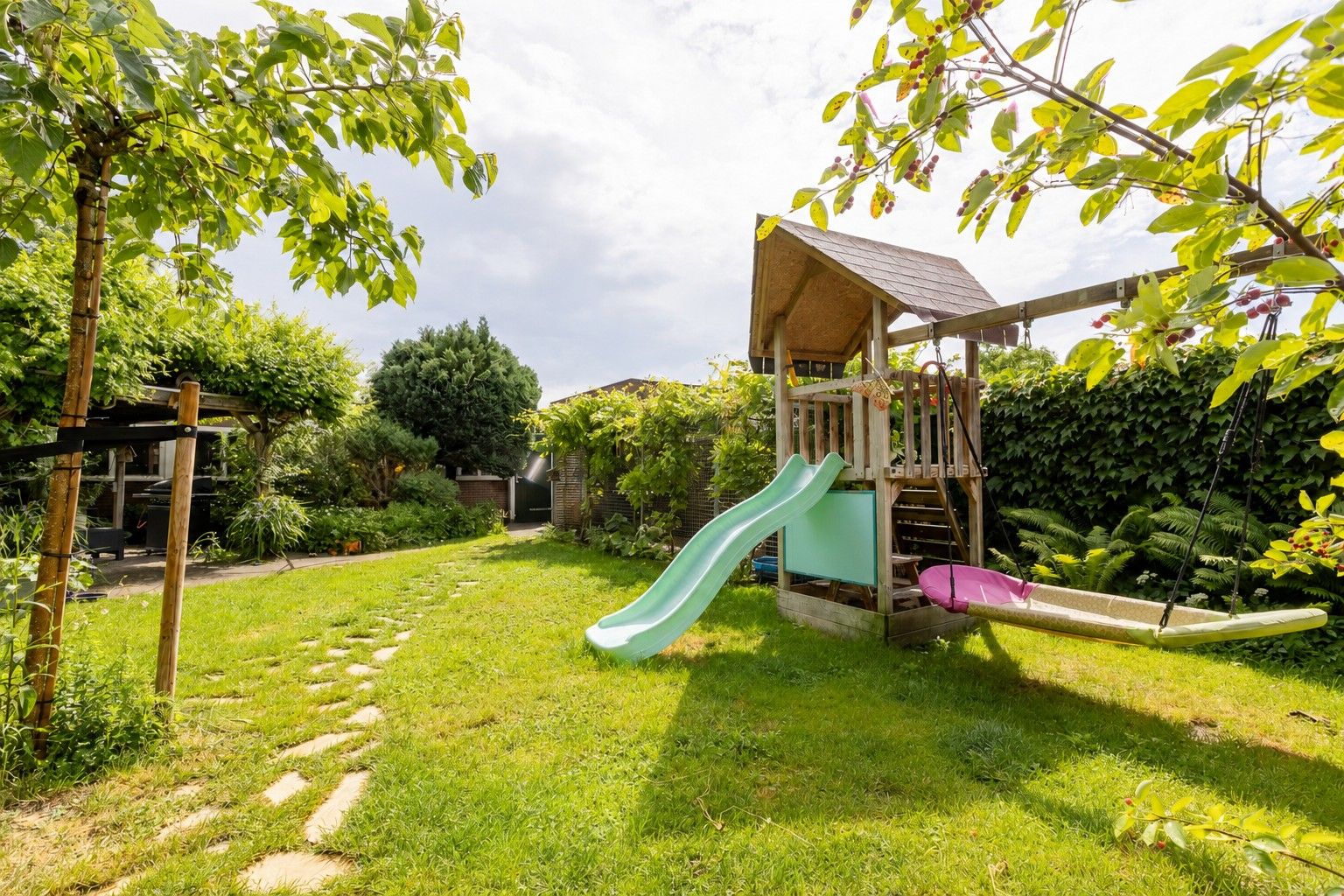 Spacious Detached Family Home with Large Garage in Central Putte — 60