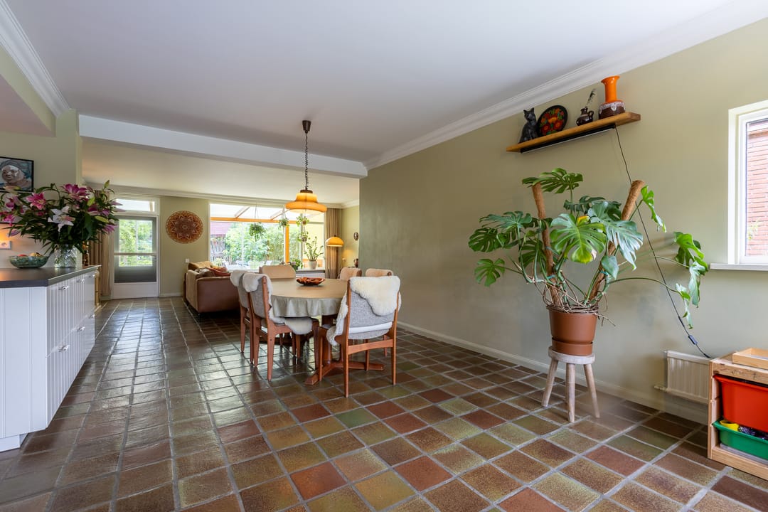 Spacious Detached Family Home with Large Garage in Central Putte — 13