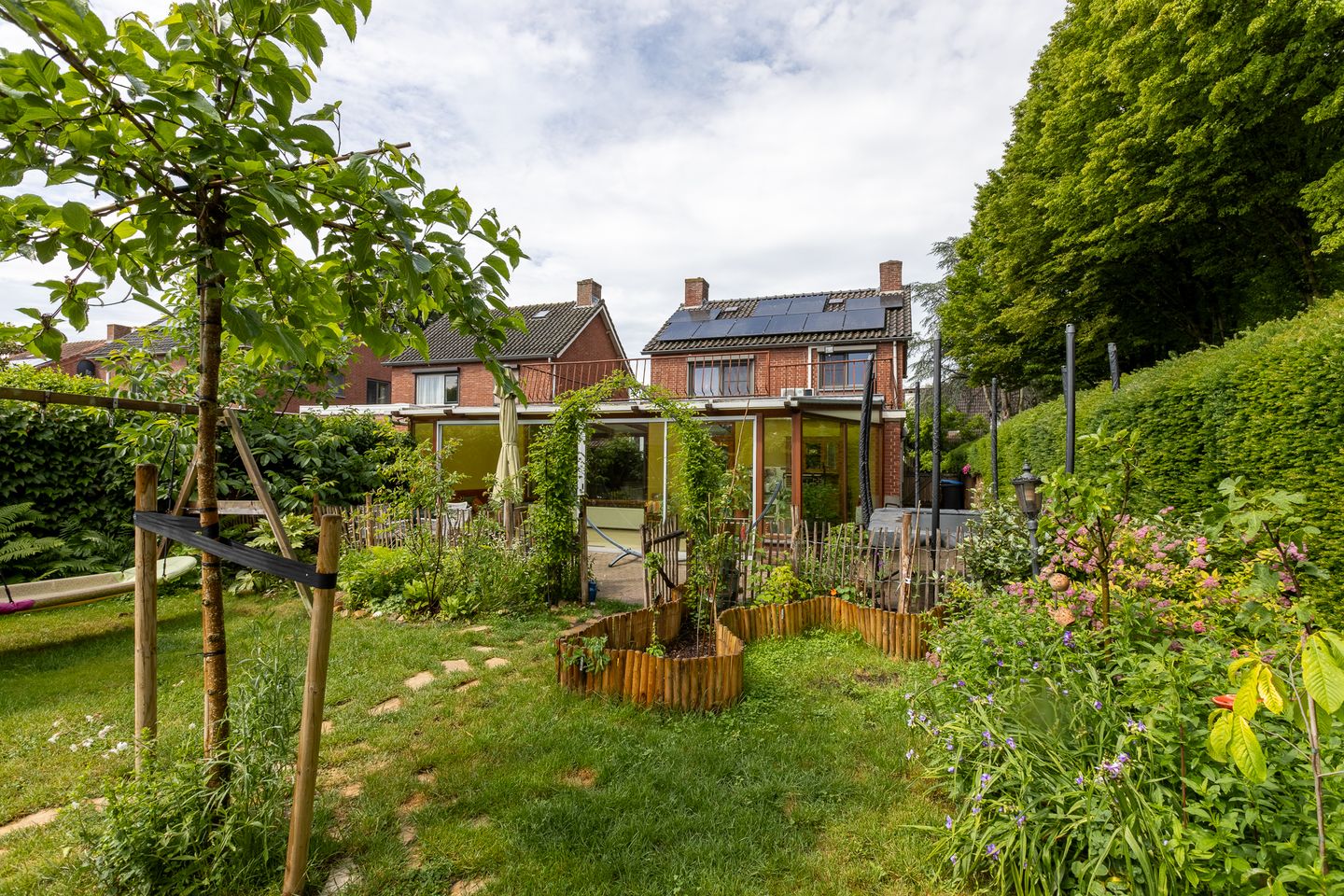 Spacious Detached Family Home with Large Garage in Central Putte — 55