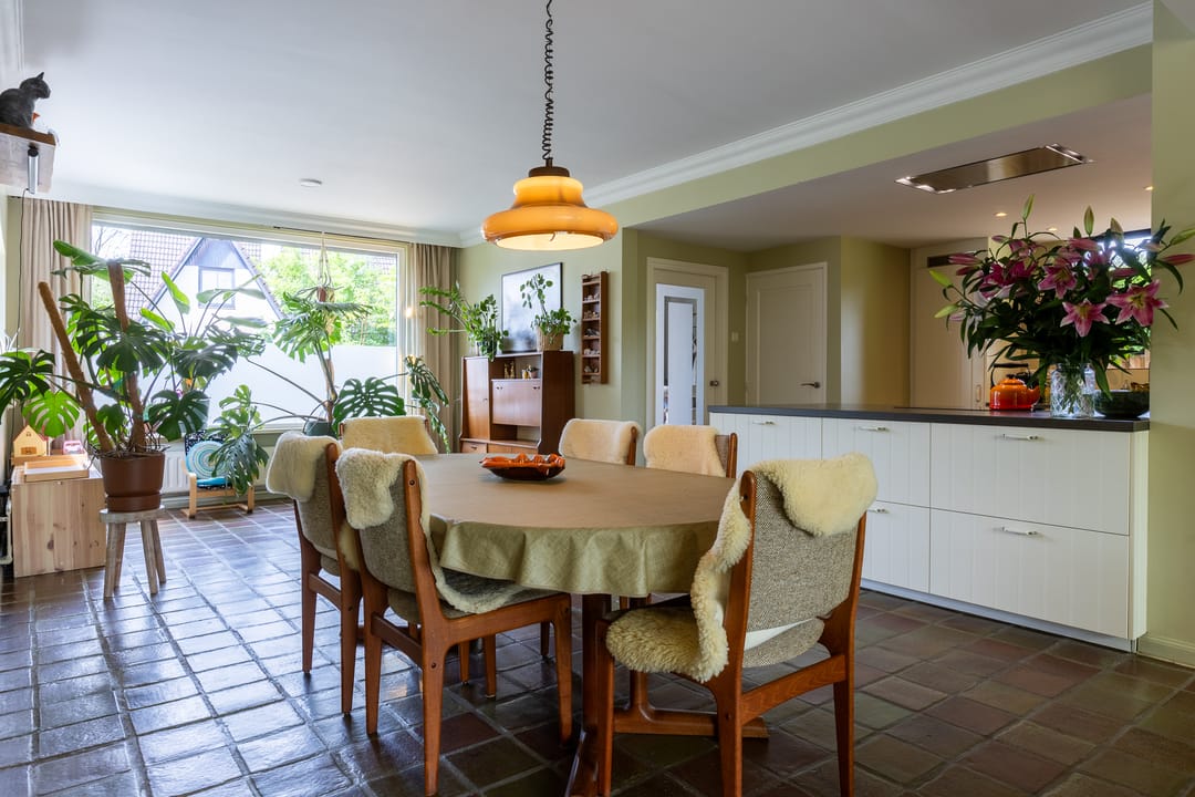 Spacious Detached Family Home with Large Garage in Central Putte — 16