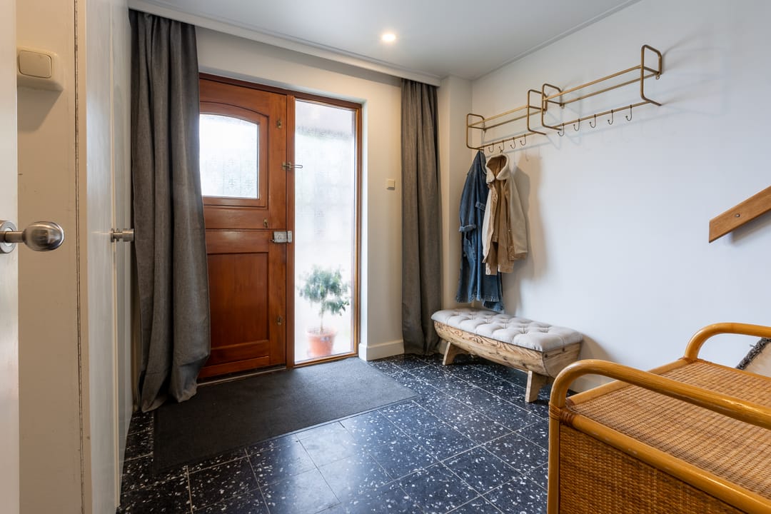 Spacious Detached Family Home with Large Garage in Central Putte — 7