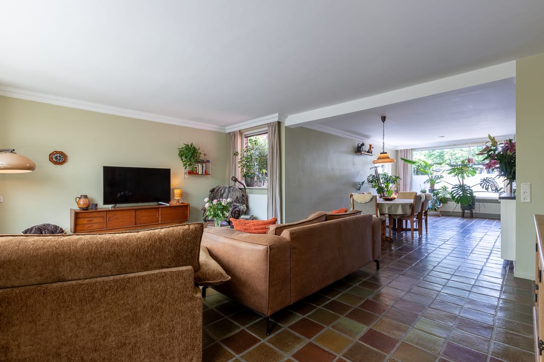 Spacious Detached Family Home with Large Garage in Central Putte — 17