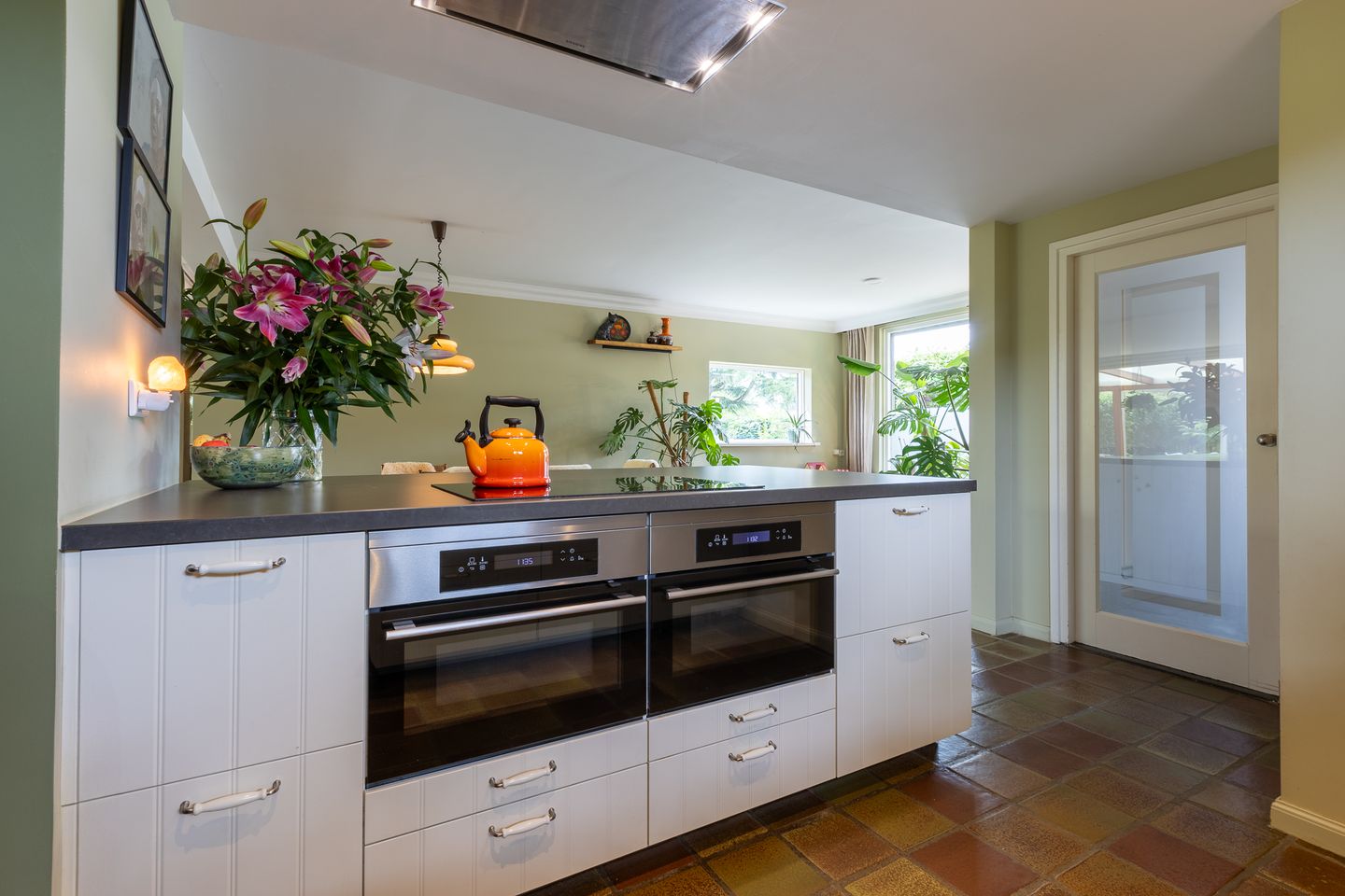 Spacious Detached Family Home with Large Garage in Central Putte — 10