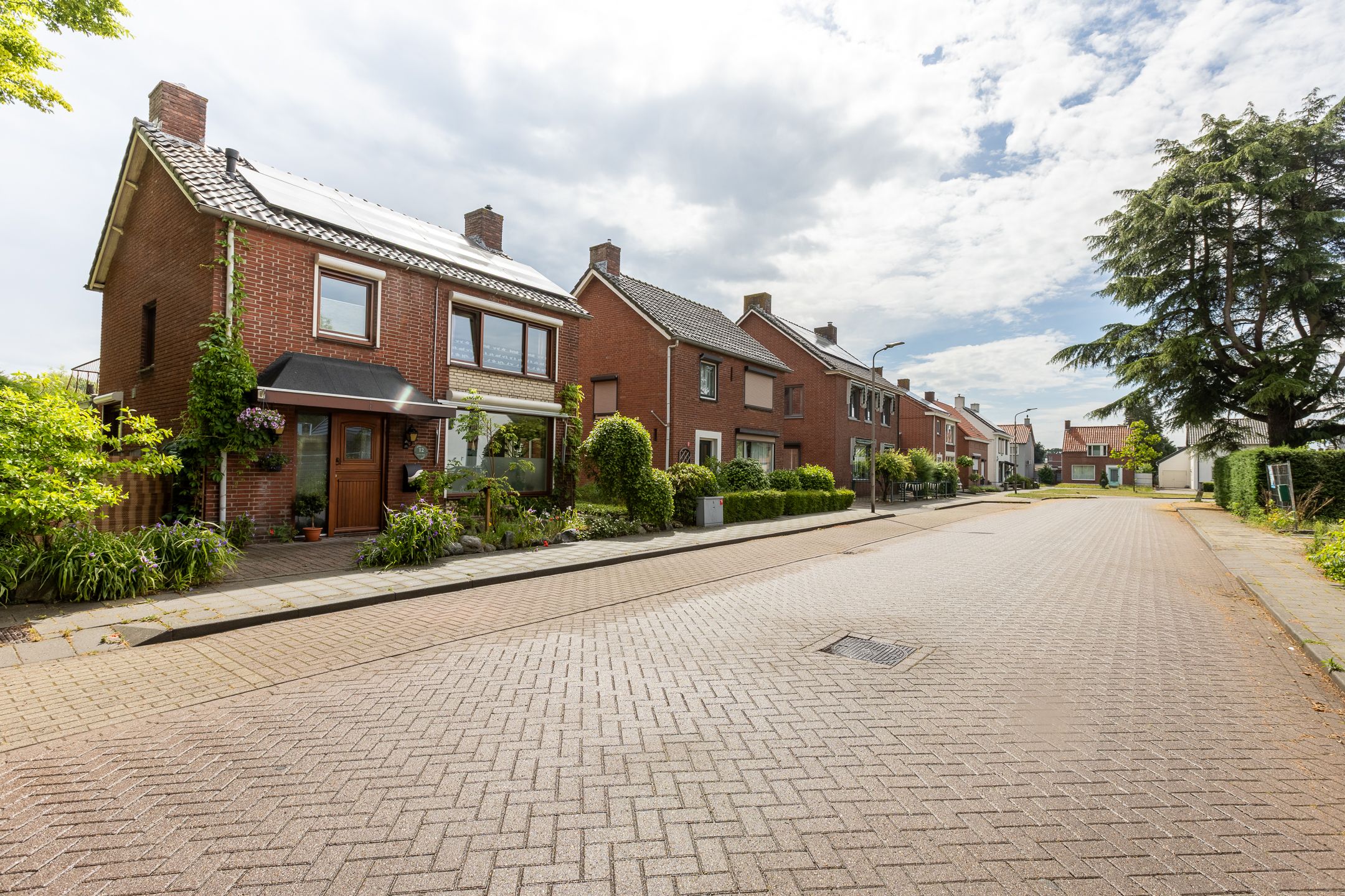 Spacious Detached Family Home with Large Garage in Central Putte — 63