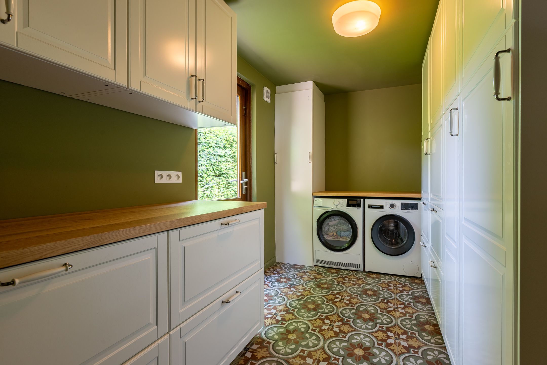 Spacious Detached Family Home with Large Garage in Central Putte — 24