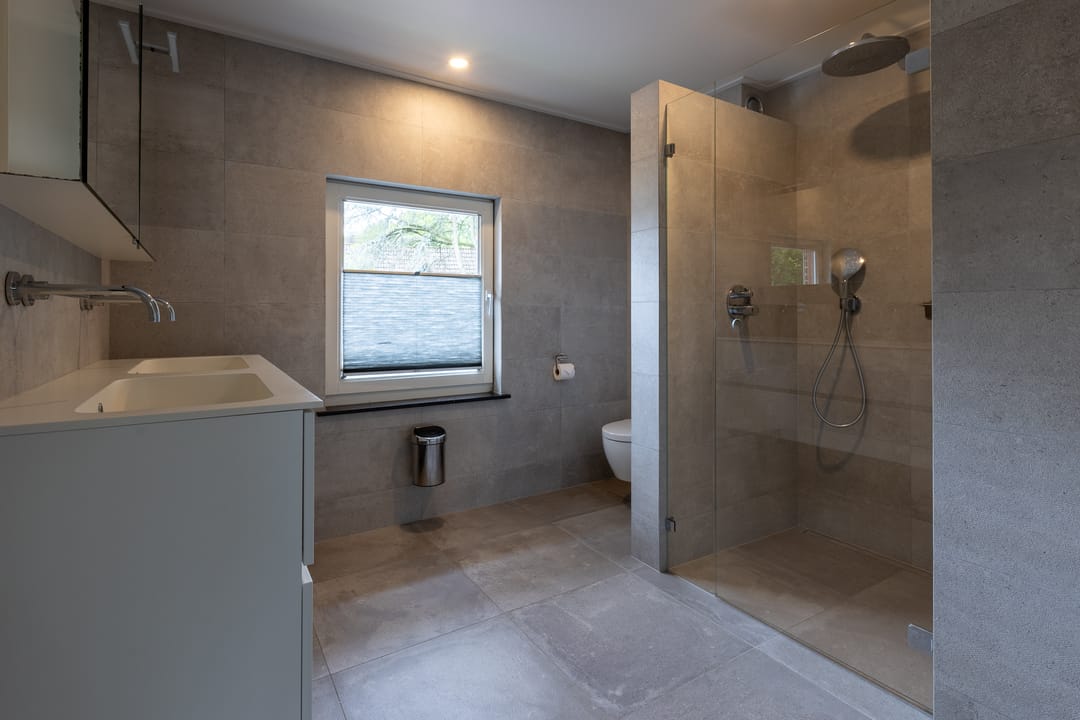 Spacious Detached Family Home with Large Garage in Central Putte — 38