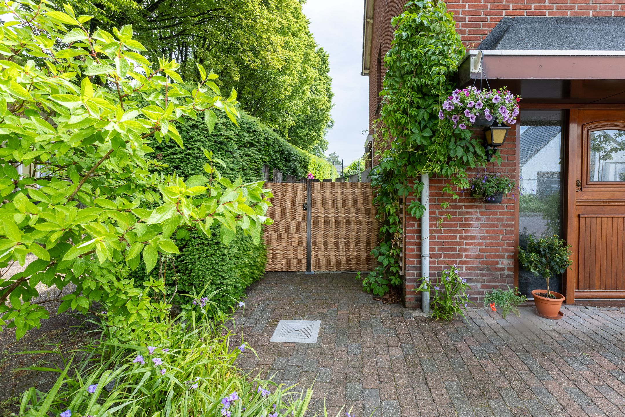 Spacious Detached Family Home with Large Garage in Central Putte — 48