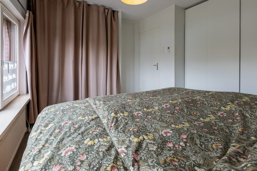 Spacious Detached Family Home with Large Garage in Central Putte — 31
